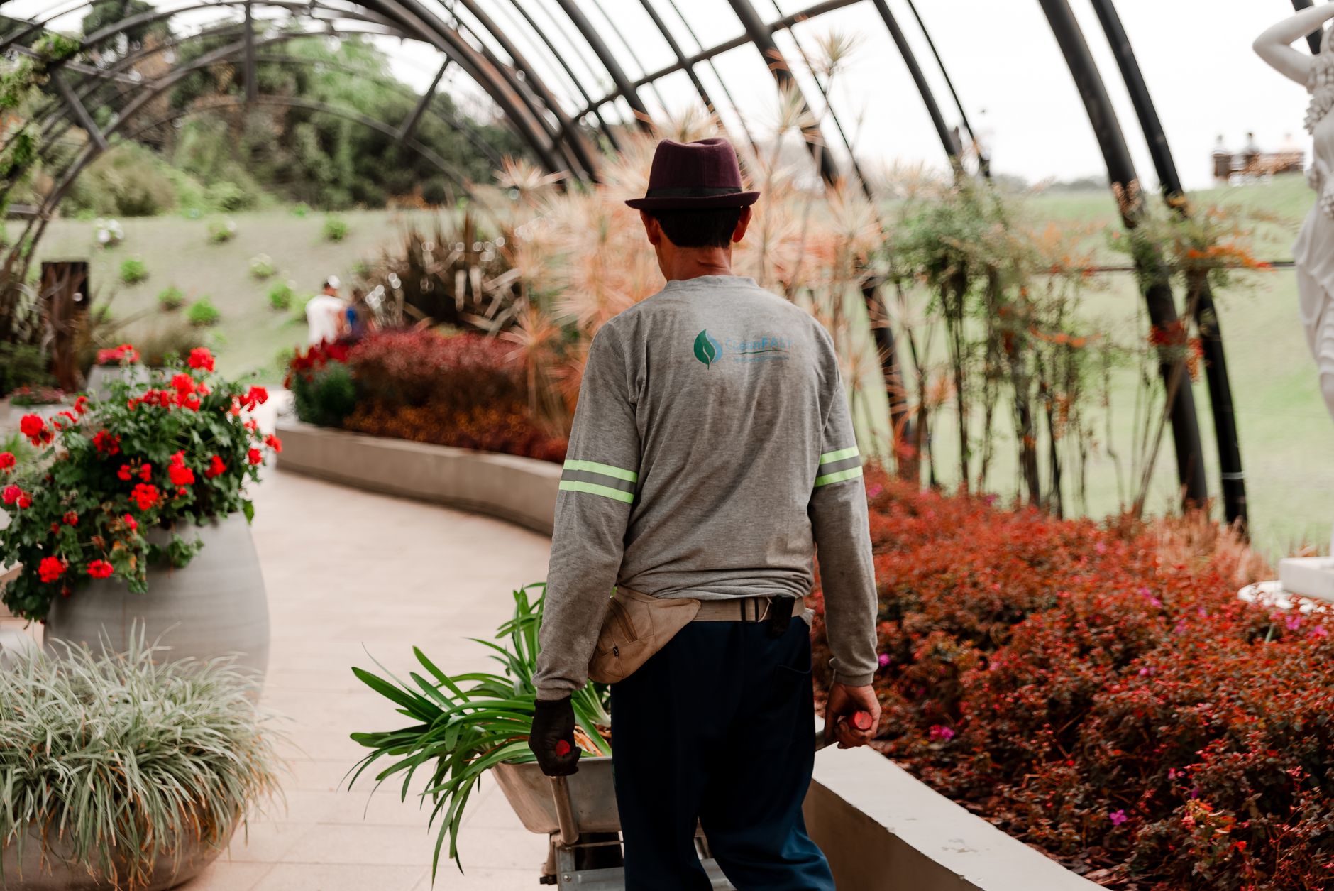 Jardinier paysagiste équipe à Nice